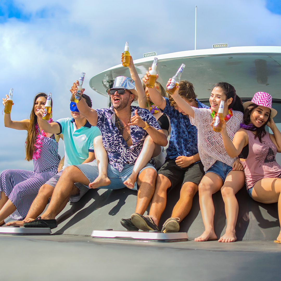 Party tour sailing the coasts of Manta