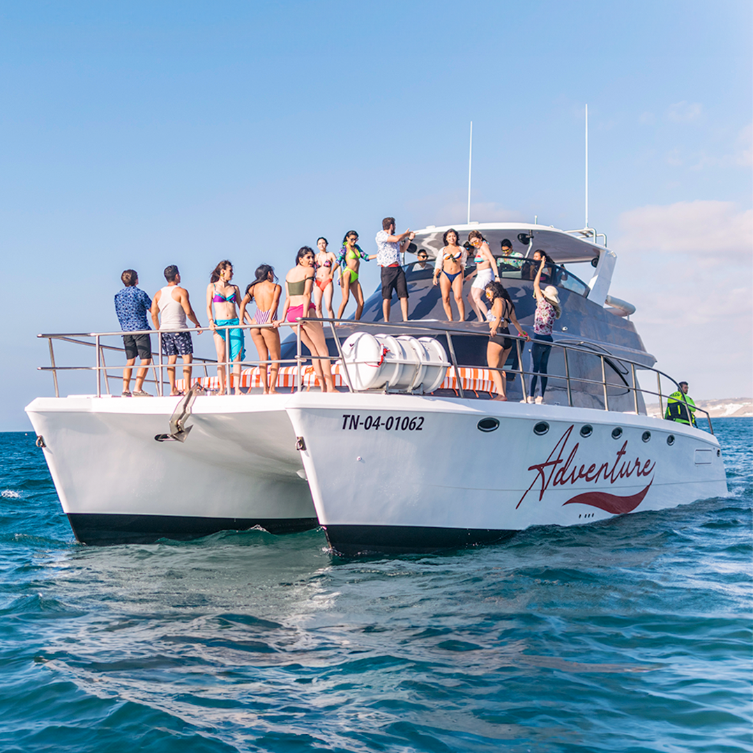 Party tour sailing the coasts of Manta