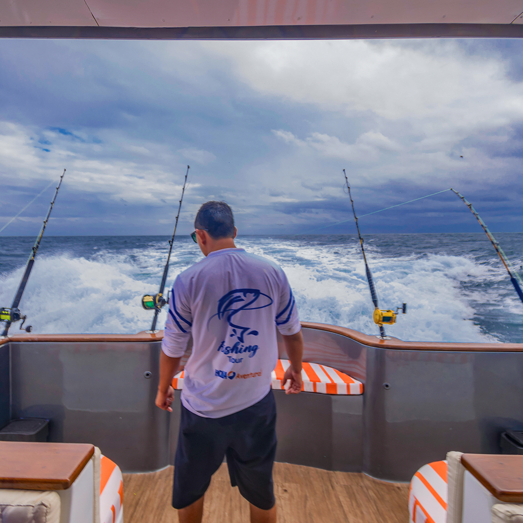 Catamaran sport fishing tour